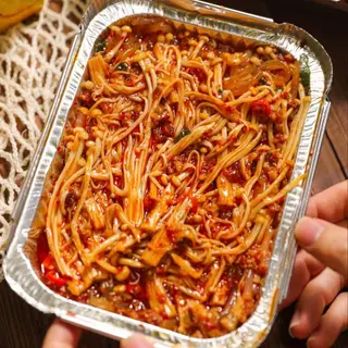 funghi enoki in vaschetta锡纸金针菇