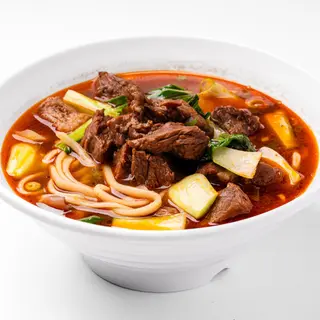 ramen in brodo di manzo stufato红烧牛肉面