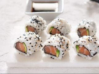 6 pezzi di uramaki