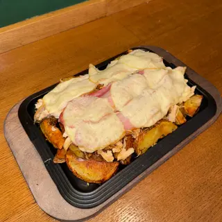 Pollo disossato con patate provola e pancetta