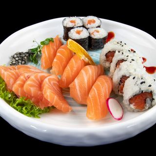 150 Sushi salmone misto 18 pezzi
