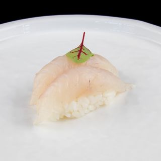 98 Nigiri branzino 2 pezzi