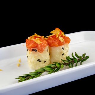 81 Gunkan Soy spicca salmon mandorle 3pz