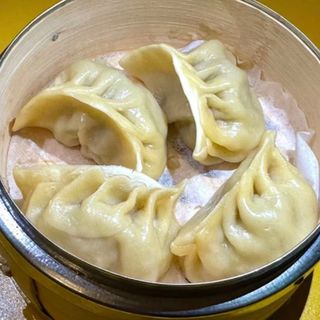 Ravioli di carne con verdura al vapore 4 pezzi