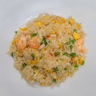 Riso saltato con misto di mare