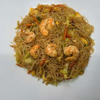 Spaghetti di riso con misto mare e verdura