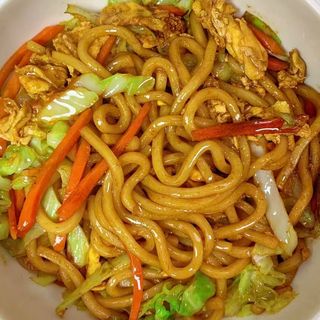 Spaghetti udon con vitello verdura