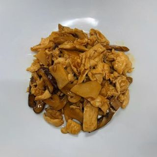 Pollo con funghi bambù cinese