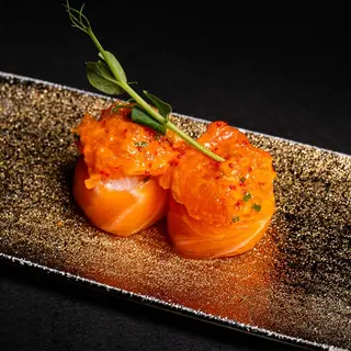 Gunkan giò spicy salmone