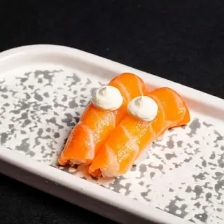 Nigiri salmone e philadelphia
