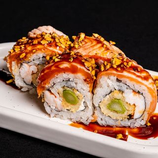 Uramaki taberu roll
