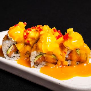 Uramaki mango roll
