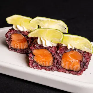 Uramaki venere roll