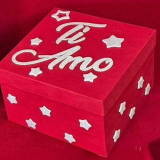 Box colazione scatola rossa con stelline