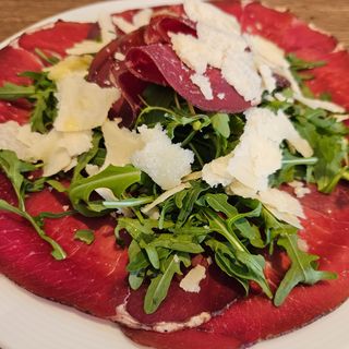 Bresaola con rucola e grana