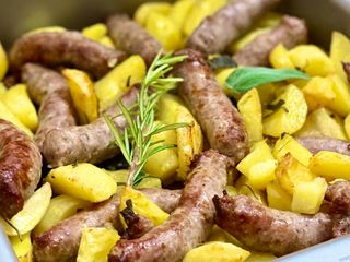 Salsiccia al forno con patate