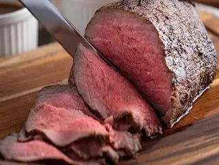 Roastbeef tradizionale con il suo fondo di cottura