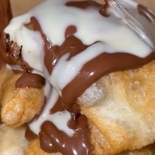 Cuoppo fritto con nutella e caramello granella di nocciola