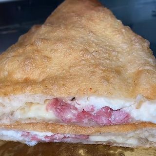 Calzone ricotta e salame
