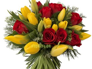 bouquet di rose rosse e tulipani gialli