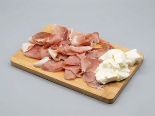 Tagliere di crudo e bufala