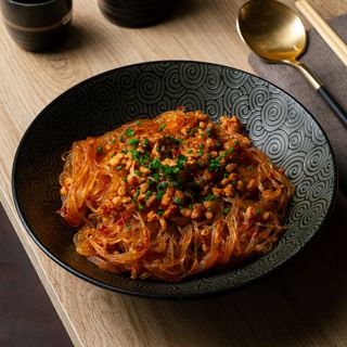 SPAGHETTI DI SOIA PICCANTI SALTATI CON RAGU DI MAIALE   肉末香辣炒粉丝