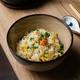 RISO CON UOVO E VERDURE   鸡蛋蔬菜炒饭