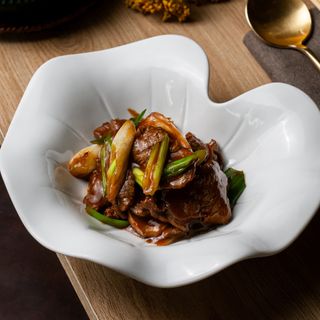 MANZO SALTATO CON ZENZERO E CIPOLLOTTO   姜葱炒牛肉