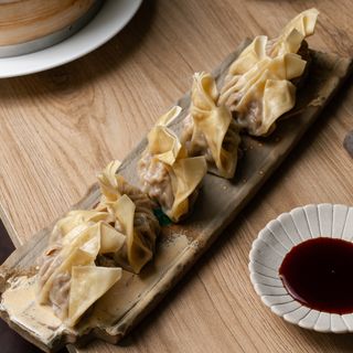 DUMPLINGS DI MANZO (6 pz.)  牛肉饺子