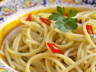 Spaghetti aglio olio e peperoncino