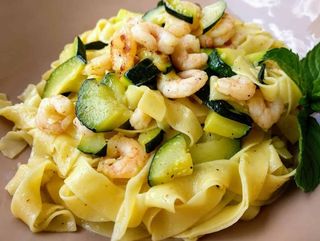 Tagliatelle gamberoni e zucchine