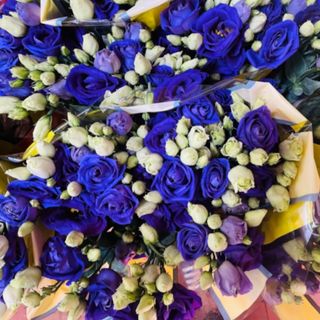 Large bouquet of lisianthus blue