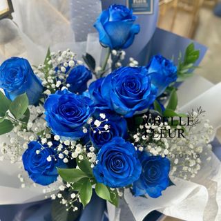 Blue rose with gypsophila bouquet