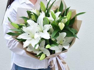 White lily bouquet