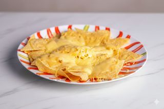 Nachos y dos salsa