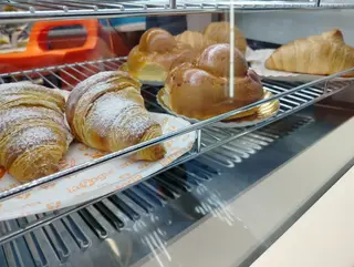 Cornetto brioche e Gratis un caffè o Acqua per te!