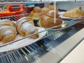 Cornetto sfoglia e Gratis un caffè  o Acqua per te !