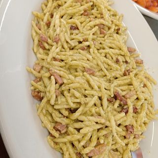 Pasta fresca pesto e pancetta croccante