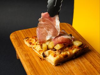 Pizza che patati e speck