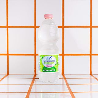 Acqua naturale