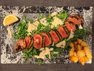 Tagliata di Manzo Danese con Sale Maldon e Olio EVO con contorno del giorno