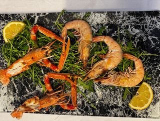 Grigliata mista di pesce con contorno del giorno