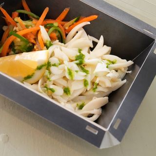 Insalatina di seppia, calamari e gamberi con verdurine julien