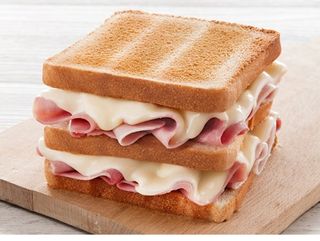 toast con prosciutto e formaggio