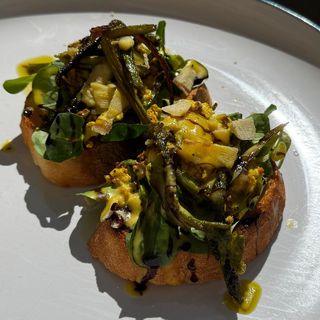 11. Vegan benedict asparagi