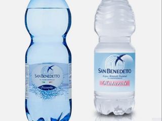 Acqua leggermente frizzante