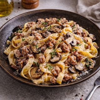 Fettuccine funghi e salsiccia