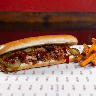 Pulled pork sandwich + sweet potatoes GF