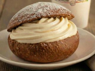 Briozza caffè con namelaka al cioccolato bianco