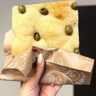 Trancio di Focaccia con olive